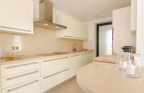 Marbella Apartment | Elegant Penthouse Retreat with Spa and Pool Access