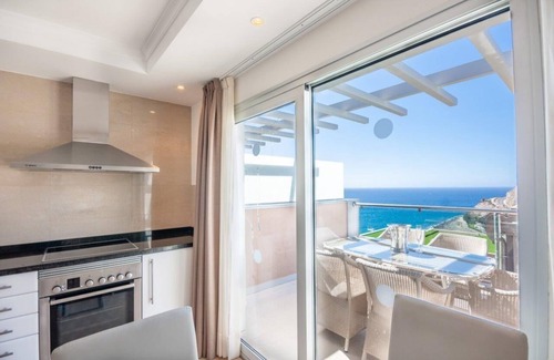 Mogan Resort | Elegant Penthouse with Pool and Gym, Rated 9/10 by Guests