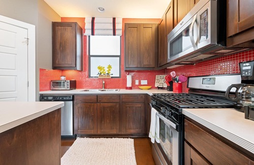North Austin Civic Association Condo | Upscale 3-Bed Condo with Pool & Spa Near The Domain