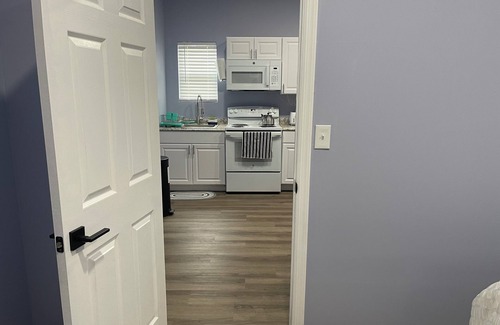 Bohemia Apartment | Pristine Apartment Near Country Club: Spa, Breakfast & More!