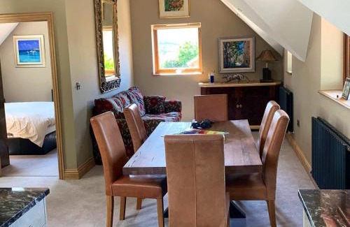 Nailsea House | Elegant Private Coach House - Rated 9.6 by Guests