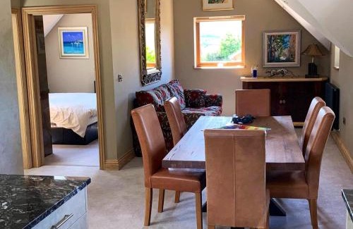 Nailsea House | Elegant Private Coach House - Rated 9.6 by Guests