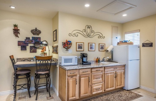 Paradise Apartment | Private Studio Oasis: Guest Rated 10/10 with Spa & Breakfast