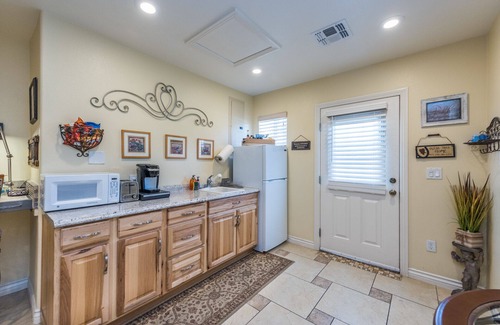 Paradise Apartment | Private Studio Oasis: Guest Rated 10/10 with Spa & Breakfast