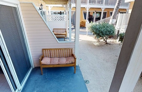 Colliers Bay Apartment | Budget-Friendly Oceanfront Property with Pool & Views