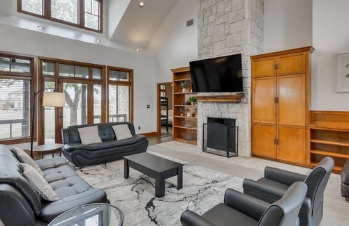 Weston House | Luxurious Ranch Style Home w Oasis Backyard & Pool