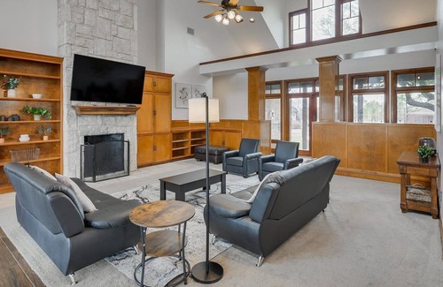 Weston House | Luxurious Ranch Style Home w Oasis Backyard & Pool