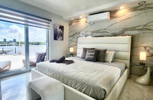 North Bay Village Apartment | Waterfront Apartment with Miami Skyline View & Free Parking