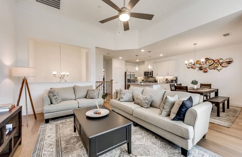 Lewisville House | Ideal Remote Work Escape with High-Speed Internet & Charging