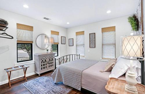 Driftwood House | Luxurious Rental with Private Yard and BBQ in Wimberley, Texas