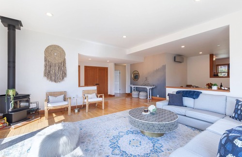 Sebastopol House | Relaxing Zen Retreat in Sebastopol's Wine Country