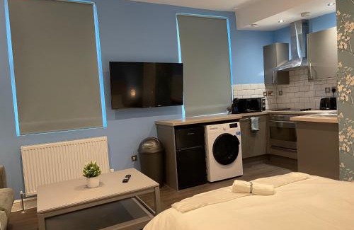 Fulham Broadway Apartment | Stylish Studio Flat 30 Mins From City Centre - Family Friendly