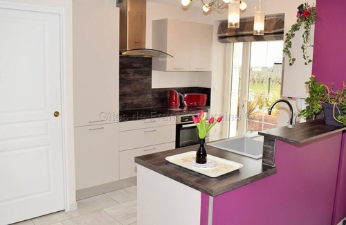 Benais Cottage | Cozy Gite Benais: Family-Friendly Retreat with Spa Access