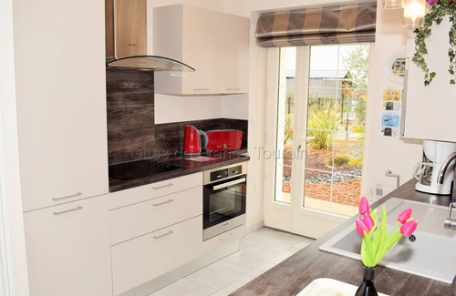 Benais Cottage | Cozy Gite Benais: Family-Friendly Retreat with Spa Access