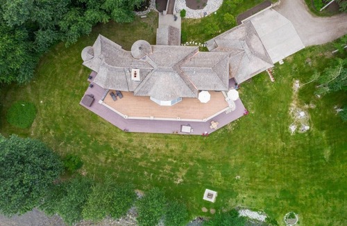 Hailey House | Premier Riverfront Retreat: Skiing, Hiking & Spa Amenities