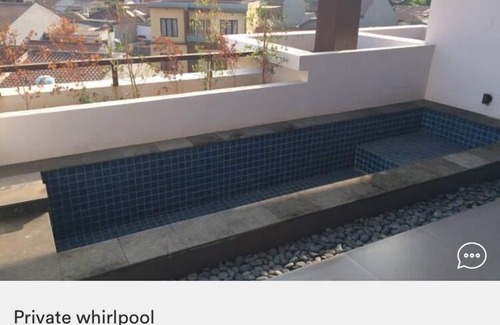 Old Jakarta House | Private Rooftop Room with Pool and Spa for Couples