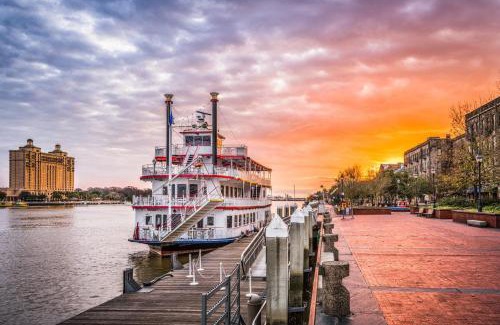 Hitch Village - Fred Wessels Homes House | Luxurious Savannah Townhome with River views