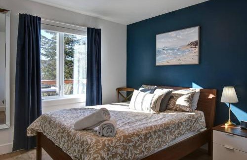 Saint-Faustin-Lac-Carre Ski Chalet | Elegant Scandinavian Golf Chalet with Private Spa Retreat