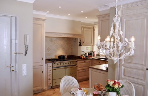 Antibes City Centre Apartment | Oceanfront 2-Bedroom Flat with Incredible Views & Amenities
