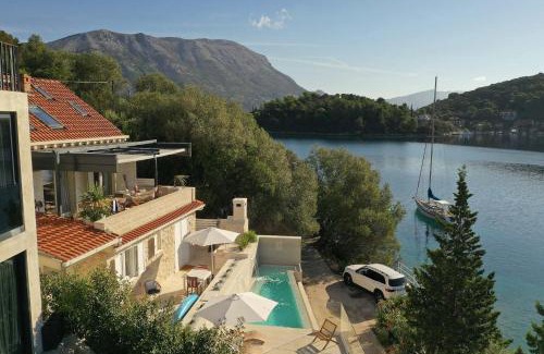 Cove Tri Zala (Zrnovo) Villa | Seafront Villa Sea la Vie with Private Infinity Pool