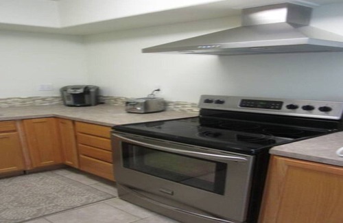 Rabbit Creek Apartment | Serene Hillside Studio with Spa and Breakfast Included