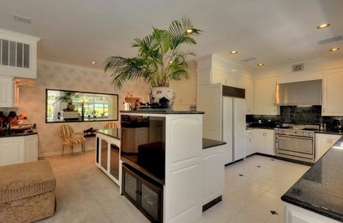 Saratoga Villa | Private Villa Retreat with Kitchen and Breakfast Included