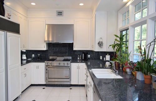 Saratoga Villa | Private Villa Retreat with Kitchen and Breakfast Included