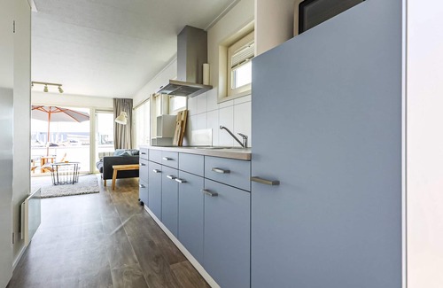 Leimuiden Boat Rental | Experience a Unique Floating Home by the Marina
