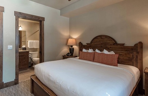 Breckenridge Resort | Elegant Ski-In & Ski-Out Resort at Grand Lodge on Peak 7