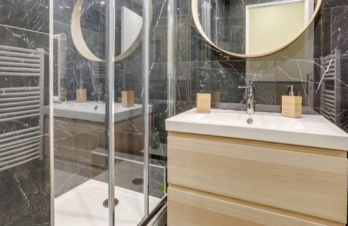Quartier de la Folie-Mericourt Apartment | Luxurious & spacious apartment, 125m2, République