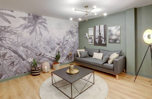 Quartier de la Folie-Mericourt Apartment | Luxurious & spacious apartment, 125m2, République