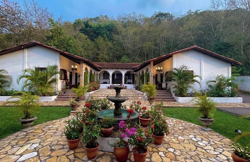 Copan Ruinas House | Experience an Authentic Spanish Hacienda from a Bygone Era