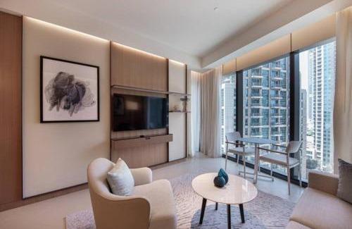 Downtown Dubai Apartment | Elegant Retreat in Downtown Dubai with Oceanfront Views
