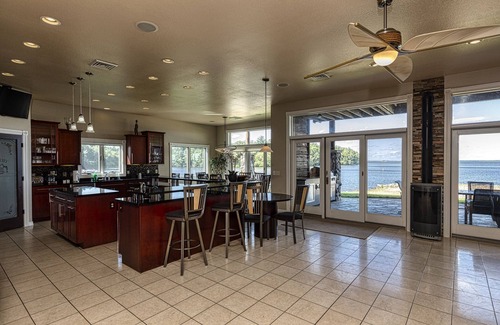 Mauston Condo | Indulgent Spa Retreat with Private Tubs and Ocean Views