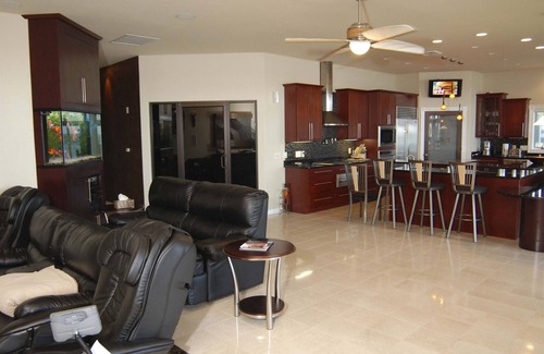 Mauston Condo | Indulgent Spa Retreat with Private Tubs and Ocean Views