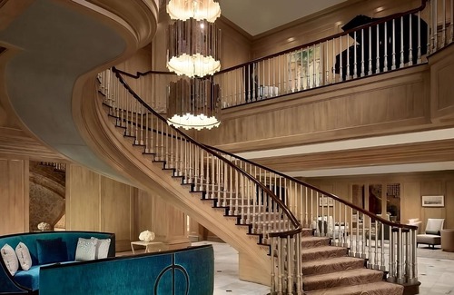 Downtown Baltimore Hotel | Prime Staycation Retreat in Baltimore with Indoor Pool & Pets