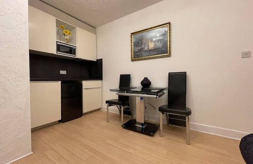 Manchester Apartment | Cozy Studio with Great Access to City Centre Amenities