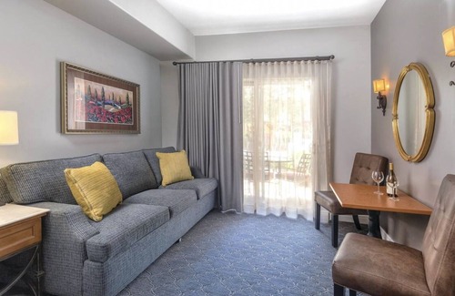 Napa Resort | Top-Rated Studio Suite Steps from Napa Wineries