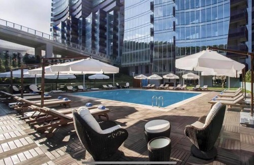 Maslak Apartment | Elegant Studio with Shared Pool and Scenic Views in Maslak