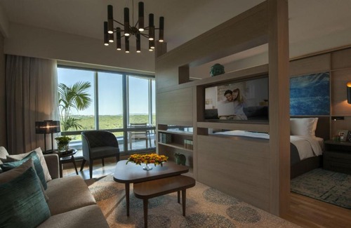 Maslak Apartment | Elegant Studio with Shared Pool and Scenic Views in Maslak