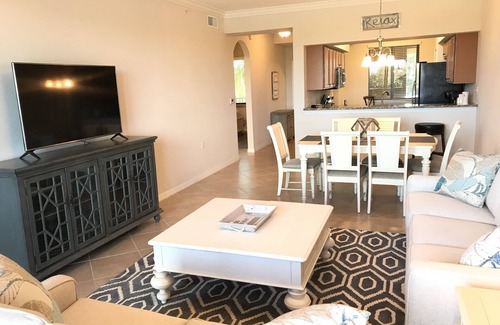 Bradenton Condo | Stylish 2 Bedroom Condo with Spectacular Views & Pool
