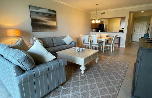 Bradenton Condo | Stylish 2 Bedroom Condo with Spectacular Lake Views