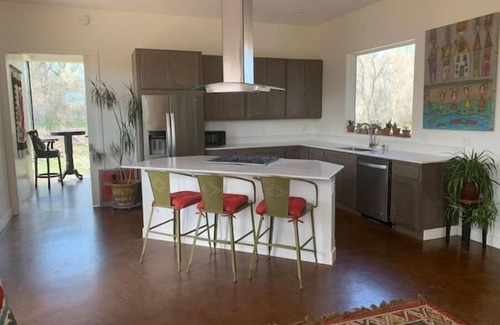 La Veta House | Gorgeous In-Law Suite with River Views & Spa Amenities