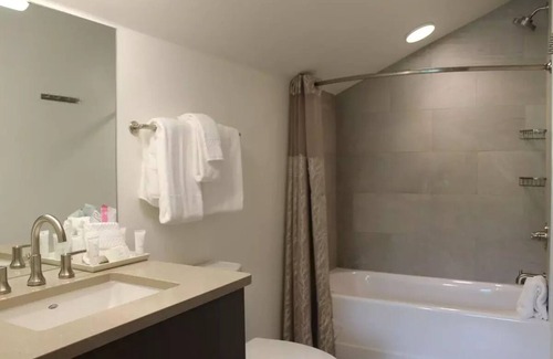 Peak 8 Condo | Exceptional Suite at Grand Colorado - Pool & Kitchen Access