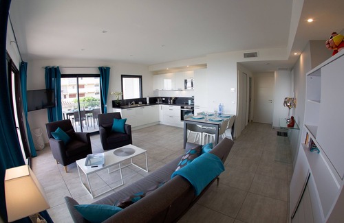 Argeles Plage Apartment | Beachfront T3 with Grand Terrace, Pool & Ocean View