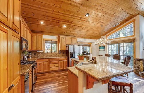 Truckee Cabin | Idyllic Tahoe Donner Cabin with Hot Tub & Pool Table