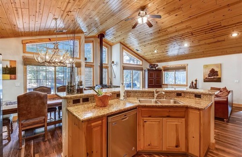Truckee Cabin | Idyllic Tahoe Donner Cabin with Hot Tub & Pool Table