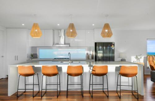 Ocean Grove House | Elegant Terrace Hideaway with Heated Pool & Ocean Views