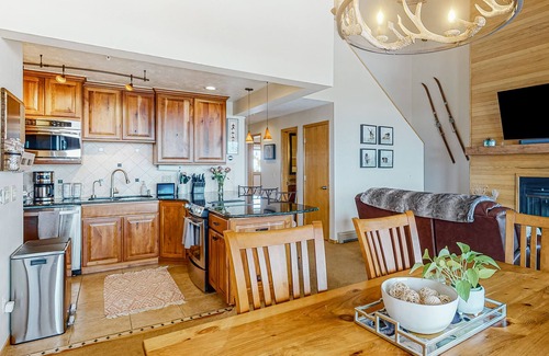 Wildernest Condo | Top-Floor Condo with Balcony, Great Views & WiFi