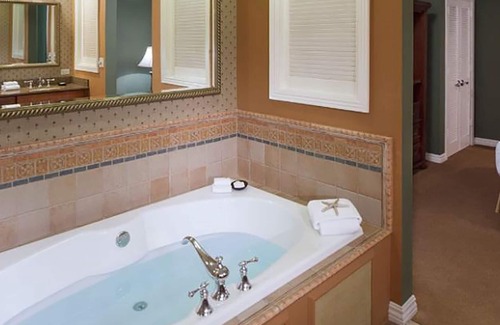 Key West Resort | Indulge in a Key West Resort with Pool & Spa Amenities